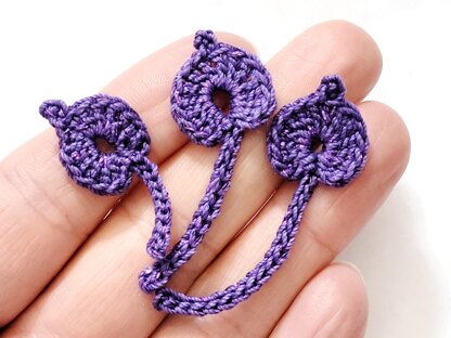 Crochet white vine pattern