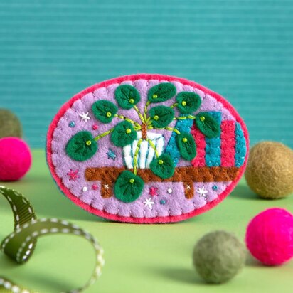 Hawthorn Handmade Pilea Felt Craft Brooch Kit - 8cm