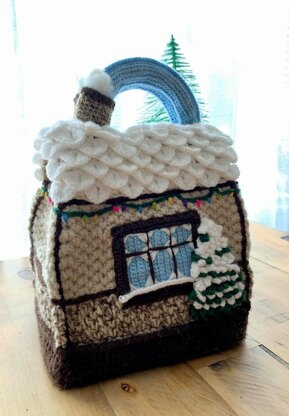 ‘Cosy Christmas Cottage’ Crochet Handbag