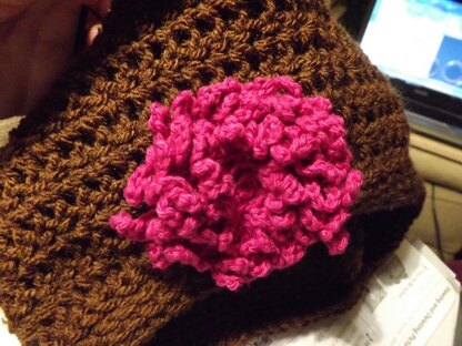 Crochet flower brooch or pin