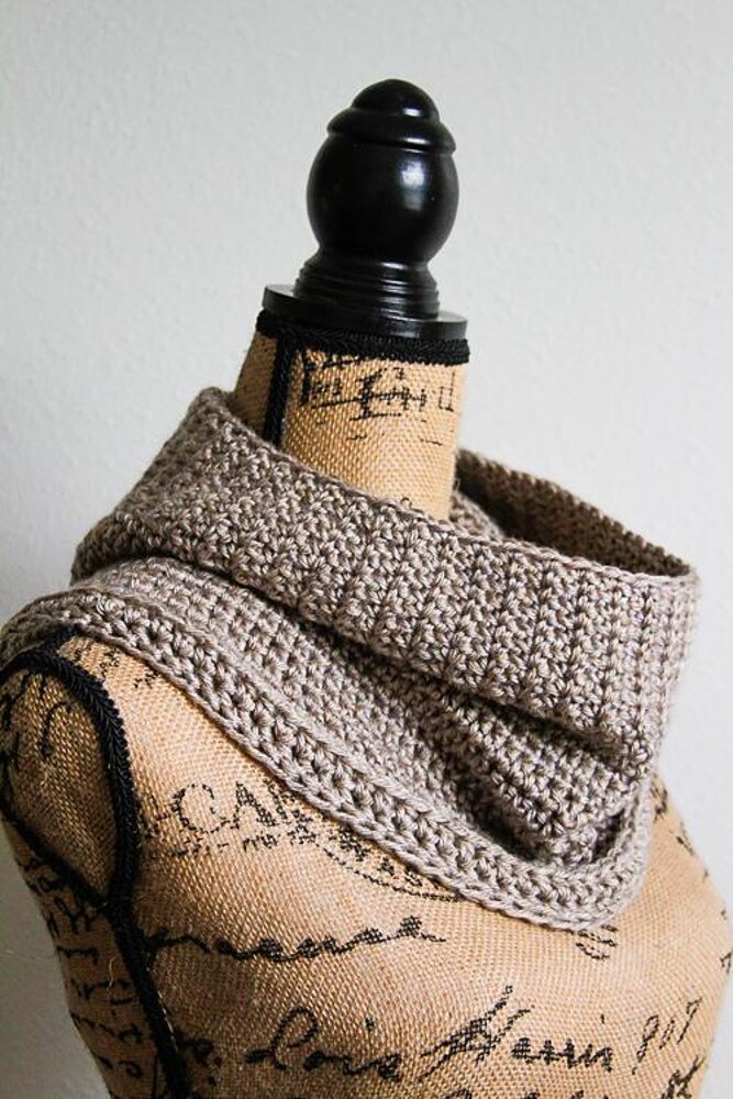 Spider Stitch Trimmed Cowl Crochet pattern by Salty Pearl Crochet