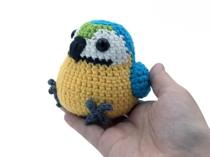 Amigurumi Blue and Gold Macaw