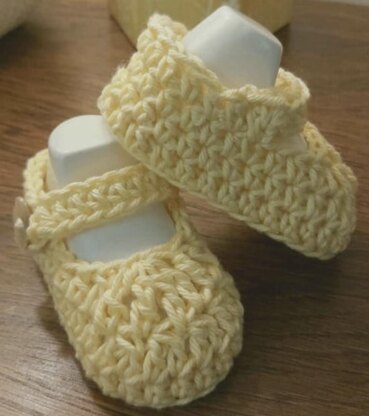 Oh so cute baby booties