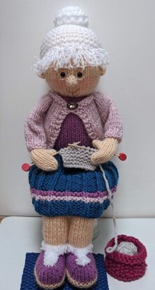 Knitting Nana shelf sitter