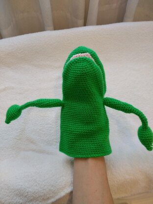 Giuseppe frog, amigurumi hand puppet