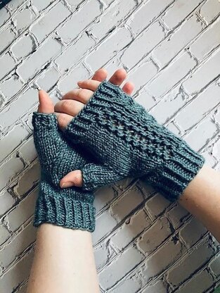 Twists and turns mitts