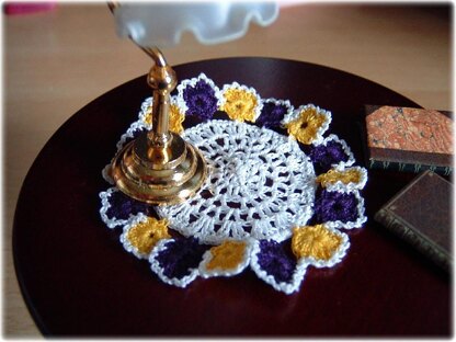 1:12th scale pansy doily