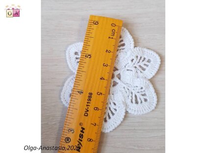 Crochet white openwork flower