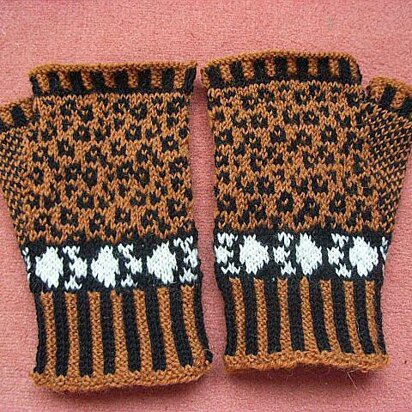 Leopard mitts - knitting pattern