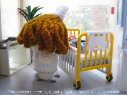 Little Nurse - Free amigurumi doll crochet pattern