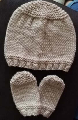 New born hat and mittens