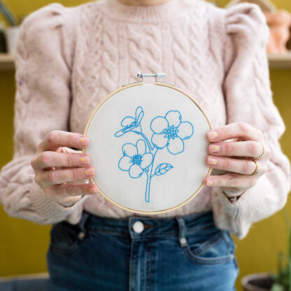 Cotton Clara Forget Me Not Printed Embroidery Kit - 6in