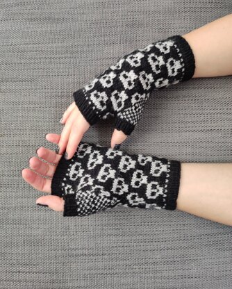 Spooky Halloween Skull Mitts