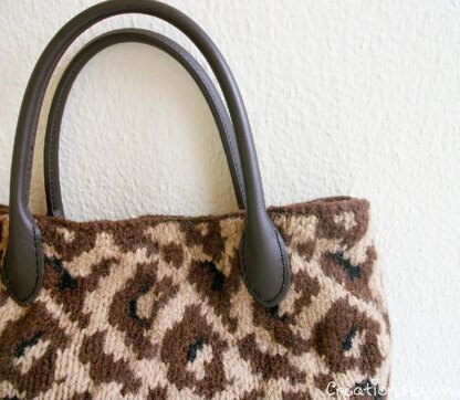 Trendy leopard-print handbag