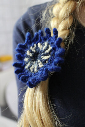 100 Flowers to Knit and Crochet