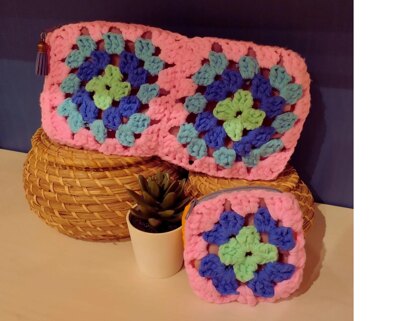 Crocheted handbag & wallet with Granny squares