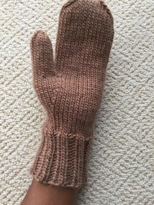 Killarney Cabled Mittens