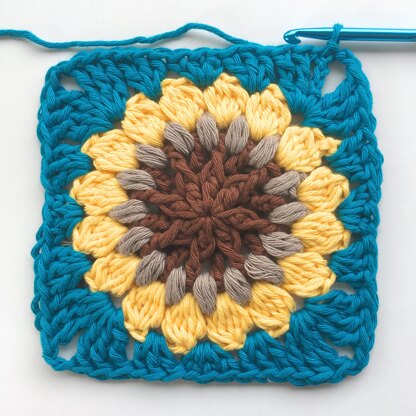 Cora Pillow & History of the Granny Square - Sunflower Cottage Crochet