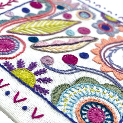Un Chat Dans L'Aiguilles Embroidery Notebook Embroidery Kit - 13x13 cm