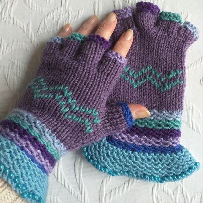 Star Sign Stash Mittens - AQUARIUS