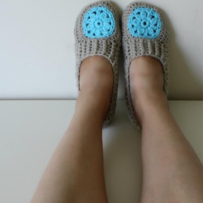 Ladies Flower Motif Slippers