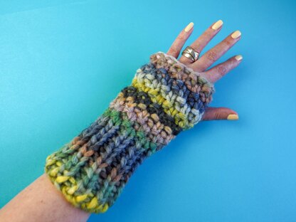 Smiley Wrist Warmer MittsSmiley Wrist Warmer Mitts