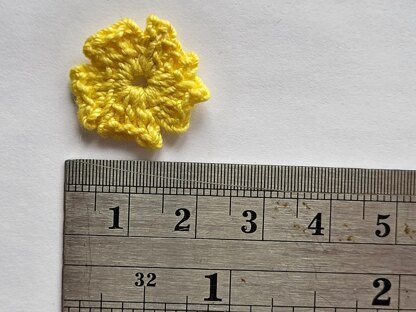 Small crochet flower