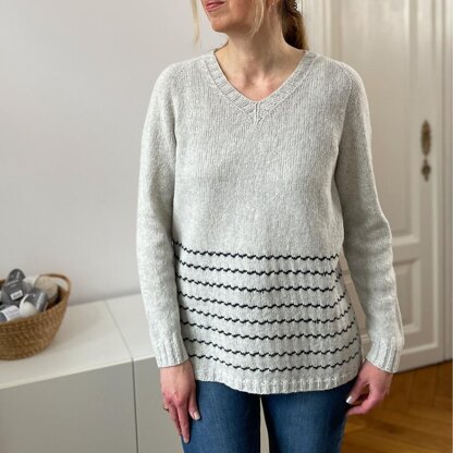 Ripple Stripes V-neck