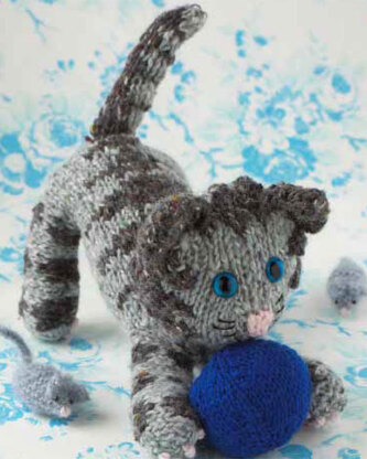 Knitted Cats and Kittens
