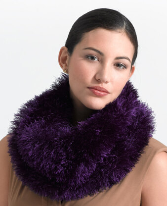 Cushy Fur Cowl in Lion Brand Fun Fur - L0734B