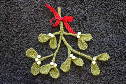 "75 Birds, Butterflies and Beautiful Beasties to Knit and Crochet"