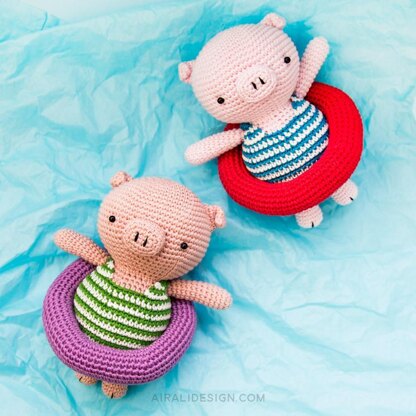 Amigurumi piglet on holiday