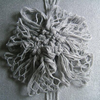 "Snow Queen" Parcel Flower Bomb