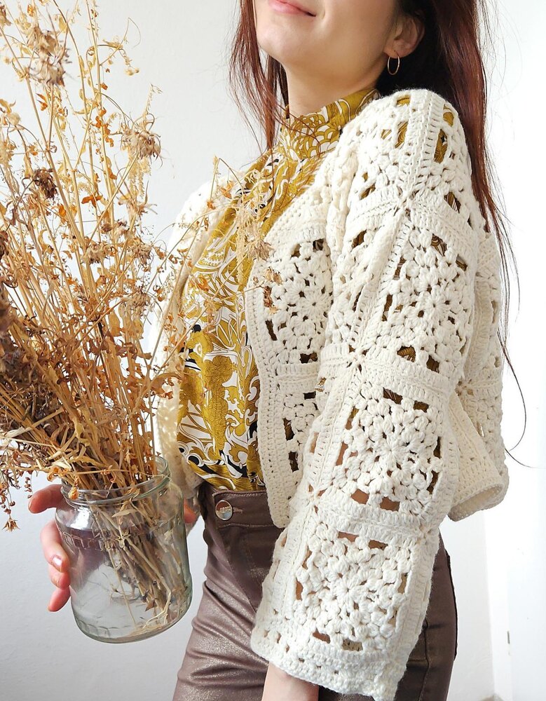 Snowflake cardigan Crochet pattern by Izabela Firlová | LoveCrafts