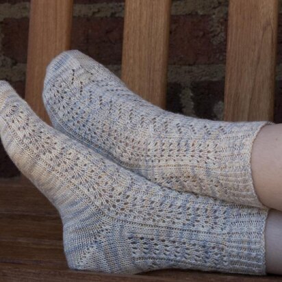 Jen Hagan Design Feather Lace Socks PDF
