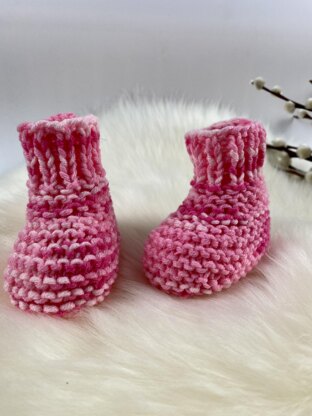 Aran yarn newborn baby booties