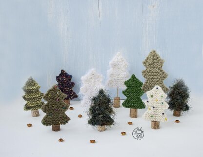 Many Christmas trees knitted flat