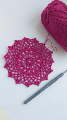 Crochet easy small doily pattern