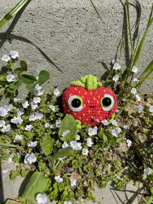 Barry the Strawberry | Amigurumi crochet pattern