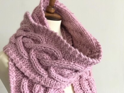 Heart Cable Knit Scarf