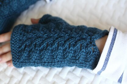 Leaf Lace Fingerless Mitts