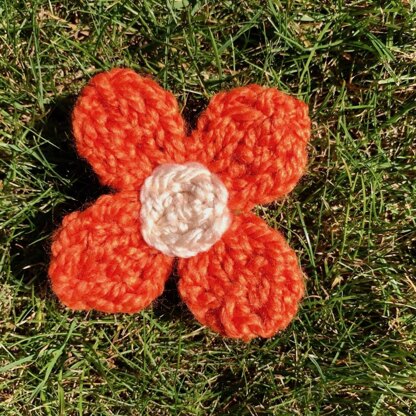 4 Petal Flower in King Cole Big value Chunky