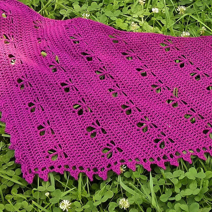 Butterfly Crescent shawl - burgundy