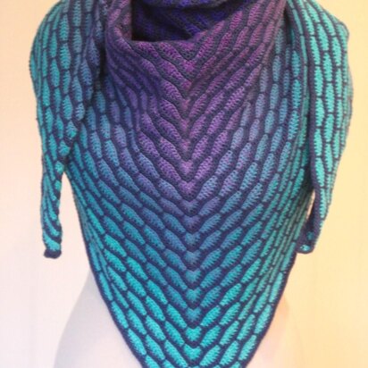 Triangular shawl "atlantis"