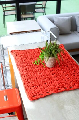 Red Table Runner in Circulo Premium T-shirt Yarn - Downloadable PDF