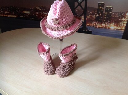 Baby Boot & Hat Set N 283