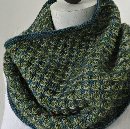 Thorndale Cowl