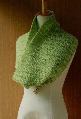 Graceful Vines Cable Cowl