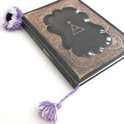 Pompom Flower Bookmark in Bernat Super Value