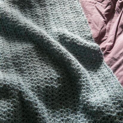 Shell stitch bed runner